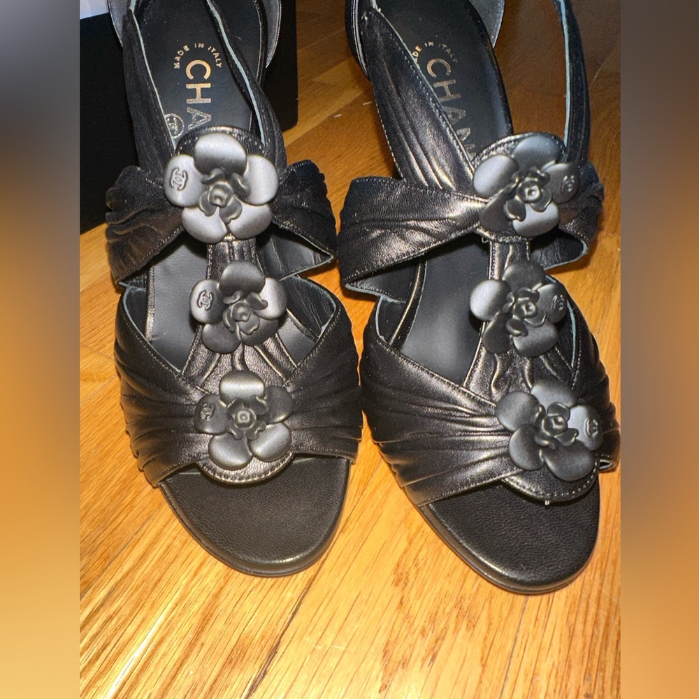 Chanel Black Camellia Flower Heels Pumps - Picture 8 of 10